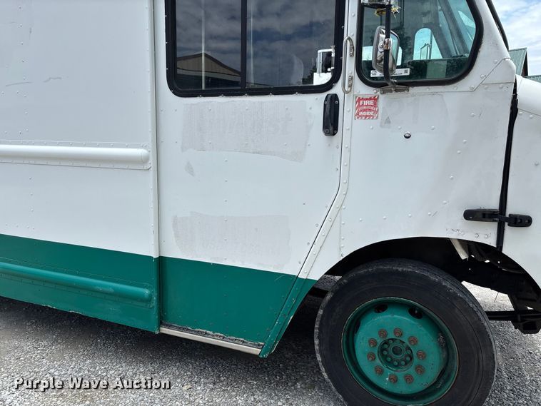 image for item FC5798 2009 Workhorse W42 delivery van