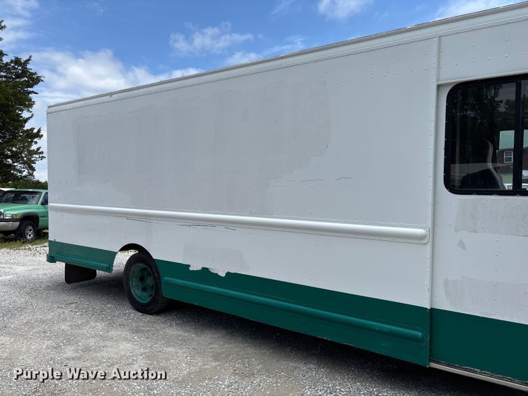 image for item FC5798 2009 Workhorse W42 delivery van