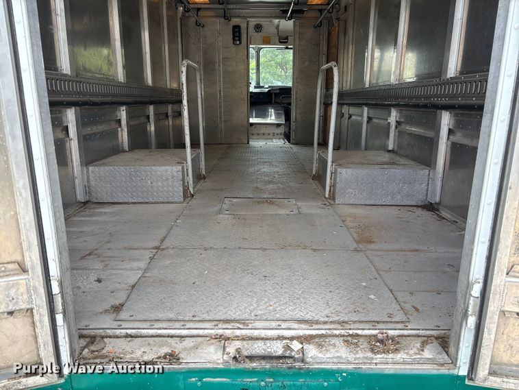 image for item FC5798 2009 Workhorse W42 delivery van