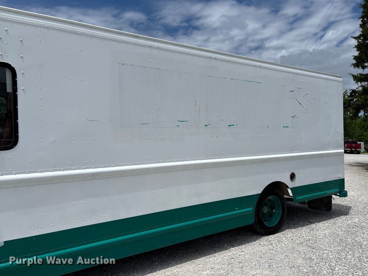 image for item FC5798 2009 Workhorse W42 delivery van