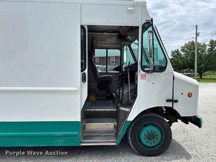 image for item FC5798 2009 Workhorse W42 delivery van