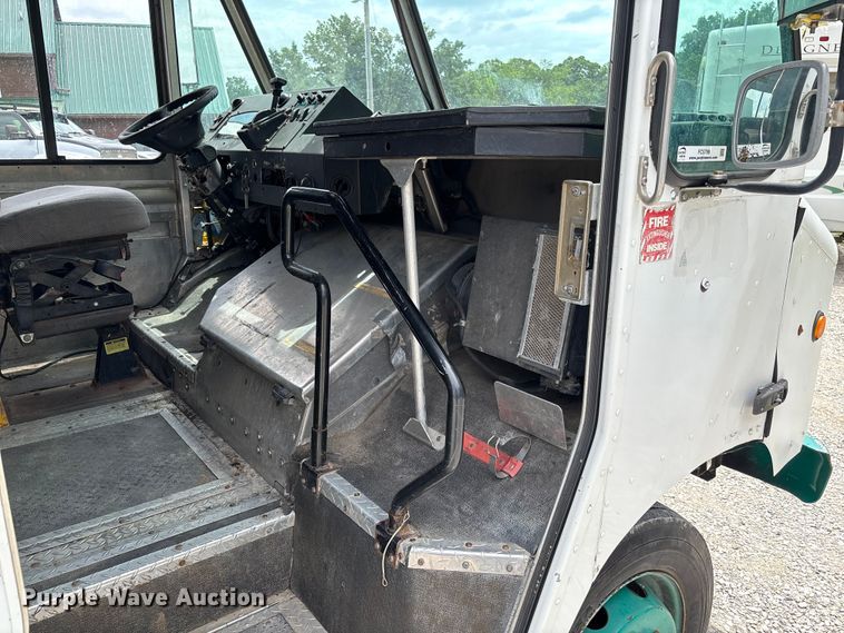 image for item FC5798 2009 Workhorse W42 delivery van