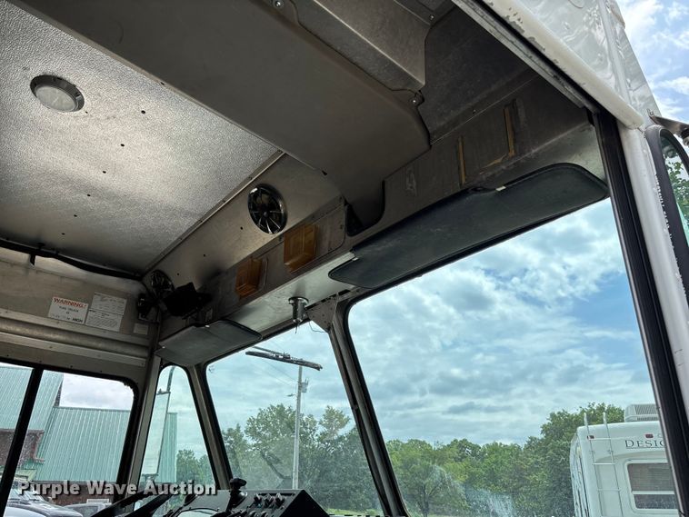 image for item FC5798 2009 Workhorse W42 delivery van