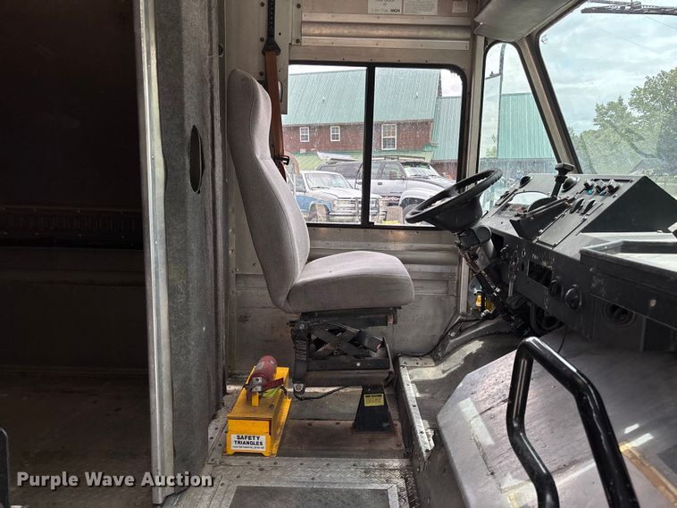 image for item FC5798 2009 Workhorse W42 delivery van