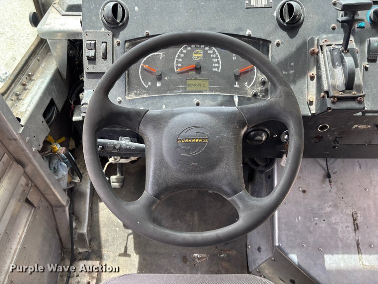 image for item FC5798 2009 Workhorse W42 delivery van