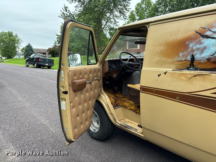 image for item FC5802 1976 Chevrolet G20 van