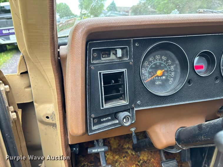 image for item FC5802 1976 Chevrolet G20 van