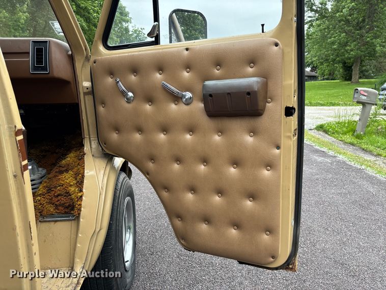 image for item FC5802 1976 Chevrolet G20 van