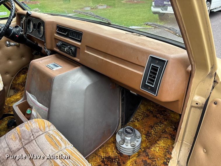 image for item FC5802 1976 Chevrolet G20 van