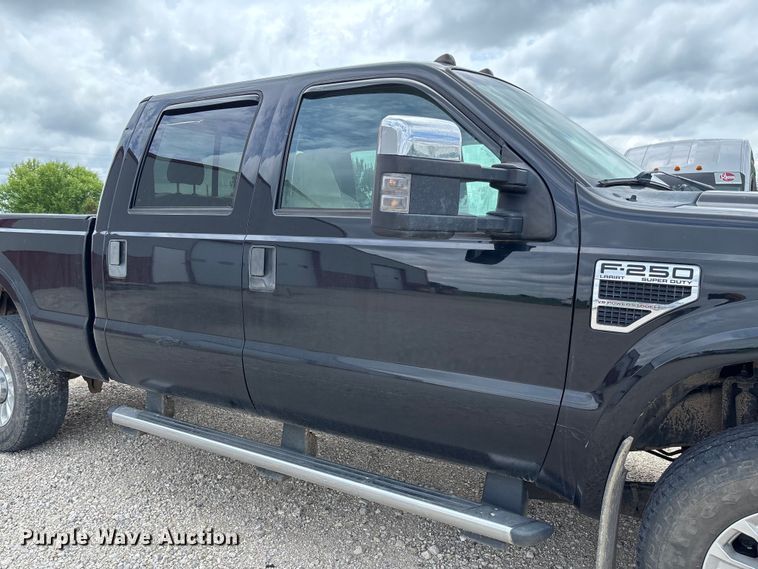 image for item FC5827 2008 Ford F250 Super Duty Crew Cab pickup truck