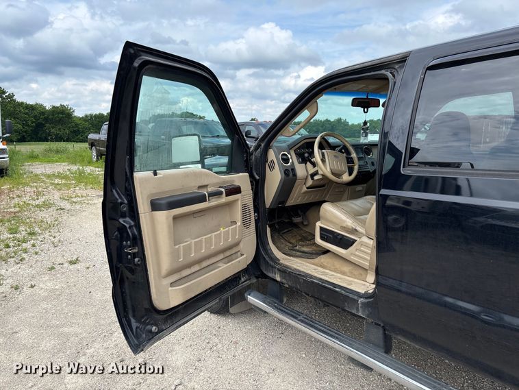 image for item FC5827 2008 Ford F250 Super Duty Crew Cab pickup truck