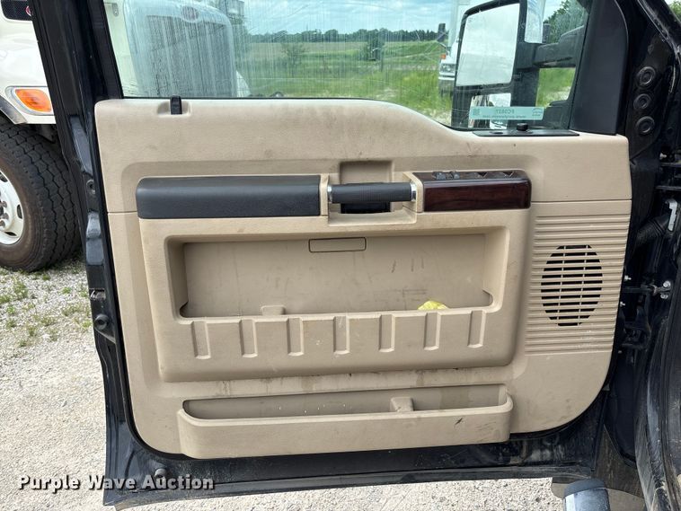 image for item FC5827 2008 Ford F250 Super Duty Crew Cab pickup truck