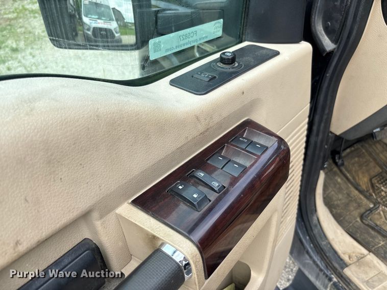 image for item FC5827 2008 Ford F250 Super Duty Crew Cab pickup truck