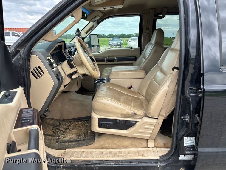 image for item FC5827 2008 Ford F250 Super Duty Crew Cab pickup truck