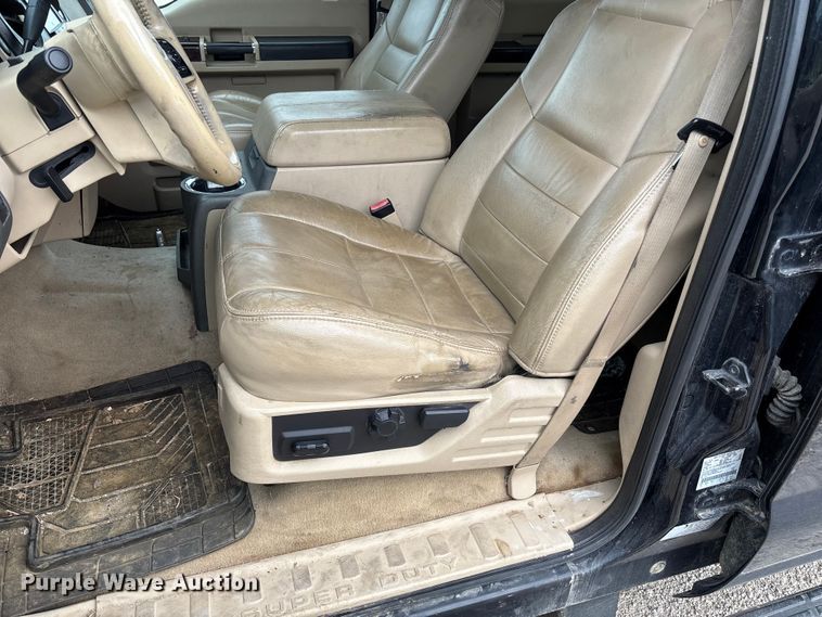 image for item FC5827 2008 Ford F250 Super Duty Crew Cab pickup truck