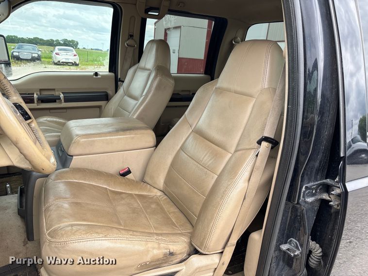 image for item FC5827 2008 Ford F250 Super Duty Crew Cab pickup truck