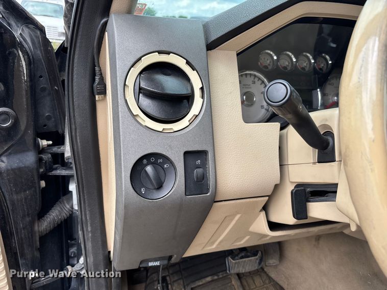 image for item FC5827 2008 Ford F250 Super Duty Crew Cab pickup truck