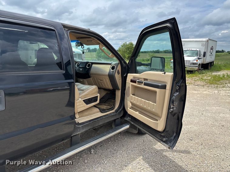 image for item FC5827 2008 Ford F250 Super Duty Crew Cab pickup truck