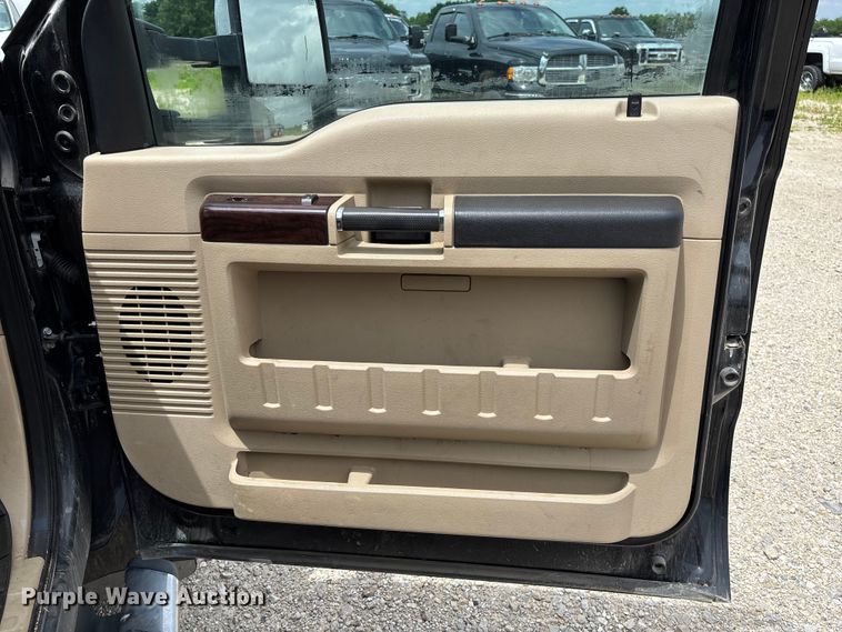 image for item FC5827 2008 Ford F250 Super Duty Crew Cab pickup truck