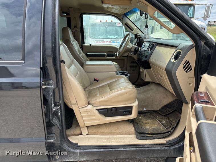 image for item FC5827 2008 Ford F250 Super Duty Crew Cab pickup truck