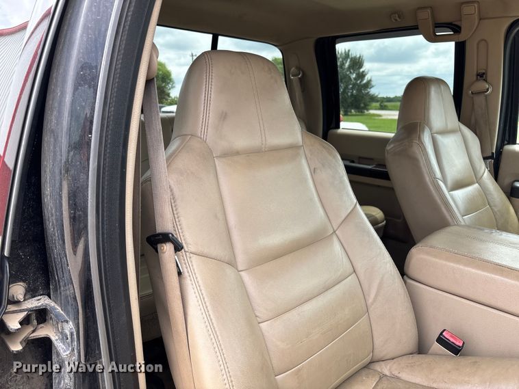 image for item FC5827 2008 Ford F250 Super Duty Crew Cab pickup truck