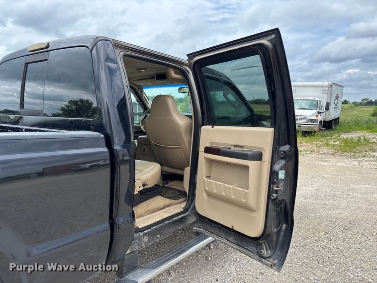 image for item FC5827 2008 Ford F250 Super Duty Crew Cab pickup truck