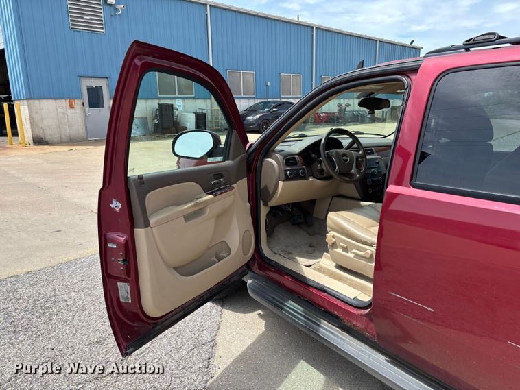 image for item FC5838 2010 Chevrolet Suburban SUV
