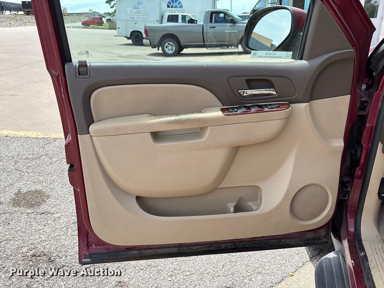image for item FC5838 2010 Chevrolet Suburban SUV