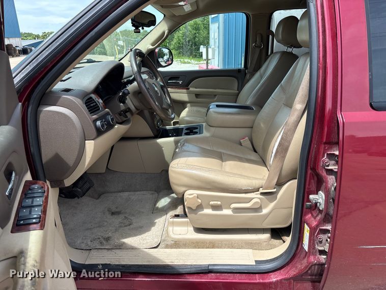 image for item FC5838 2010 Chevrolet Suburban SUV