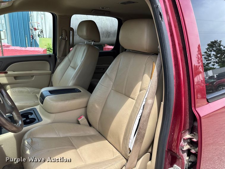 image for item FC5838 2010 Chevrolet Suburban SUV