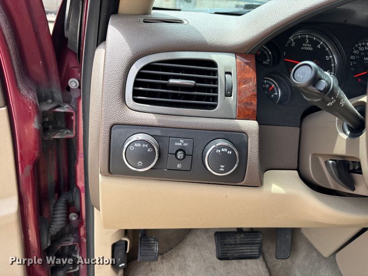 image for item FC5838 2010 Chevrolet Suburban SUV