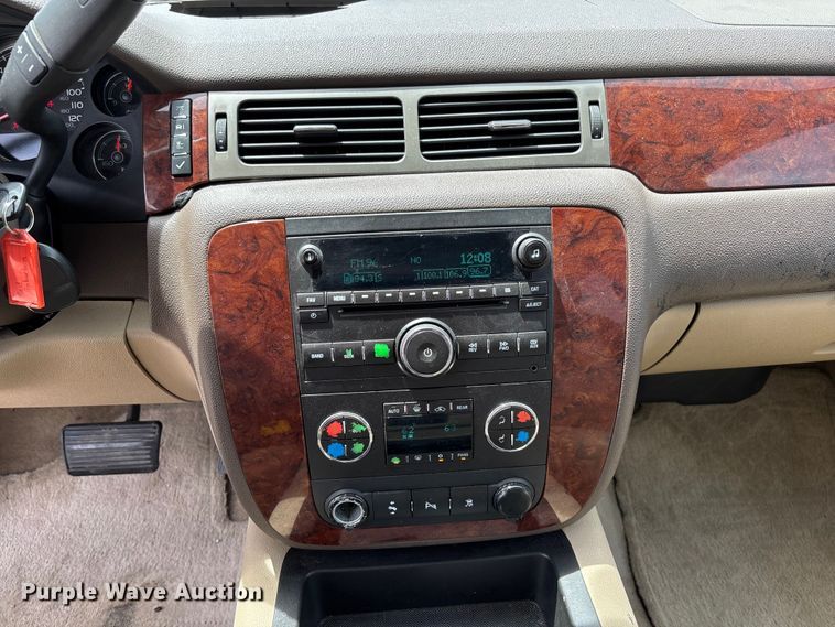 image for item FC5838 2010 Chevrolet Suburban SUV
