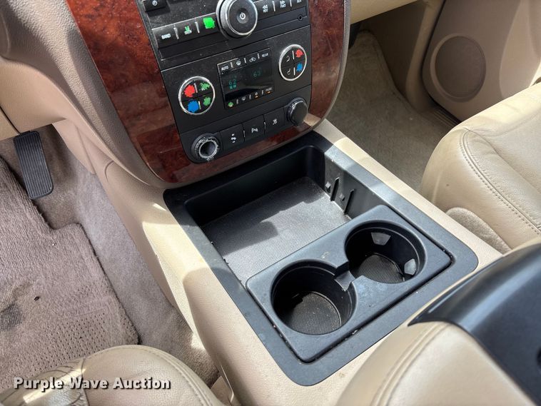 image for item FC5838 2010 Chevrolet Suburban SUV