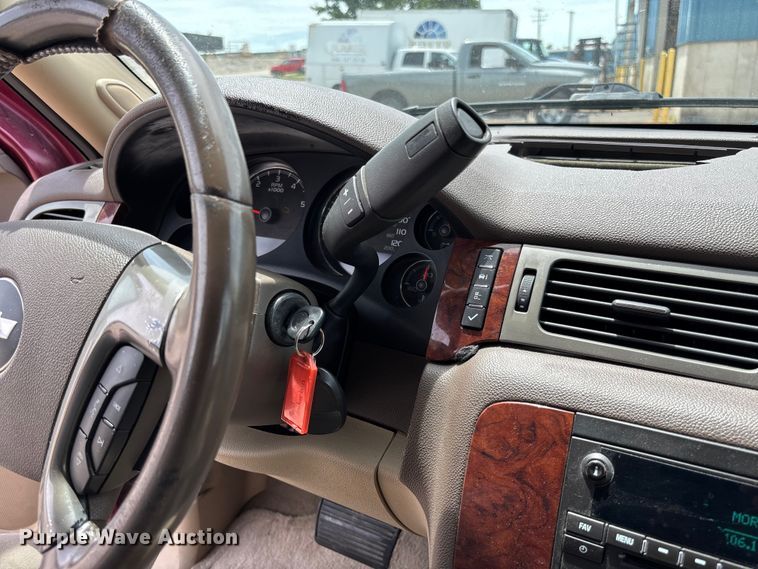 image for item FC5838 2010 Chevrolet Suburban SUV