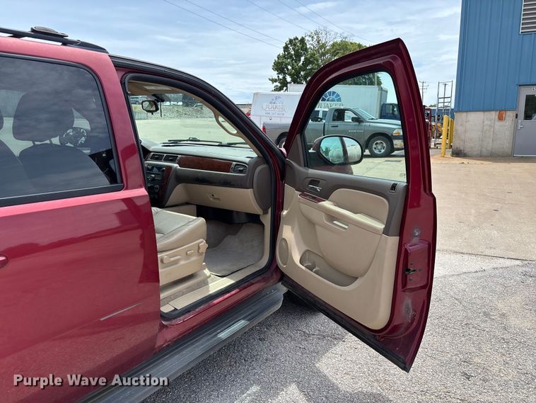 image for item FC5838 2010 Chevrolet Suburban SUV