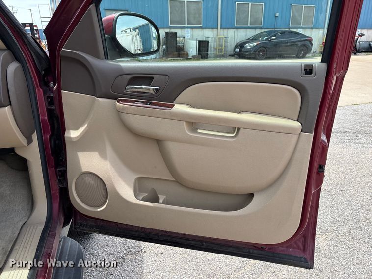 image for item FC5838 2010 Chevrolet Suburban SUV