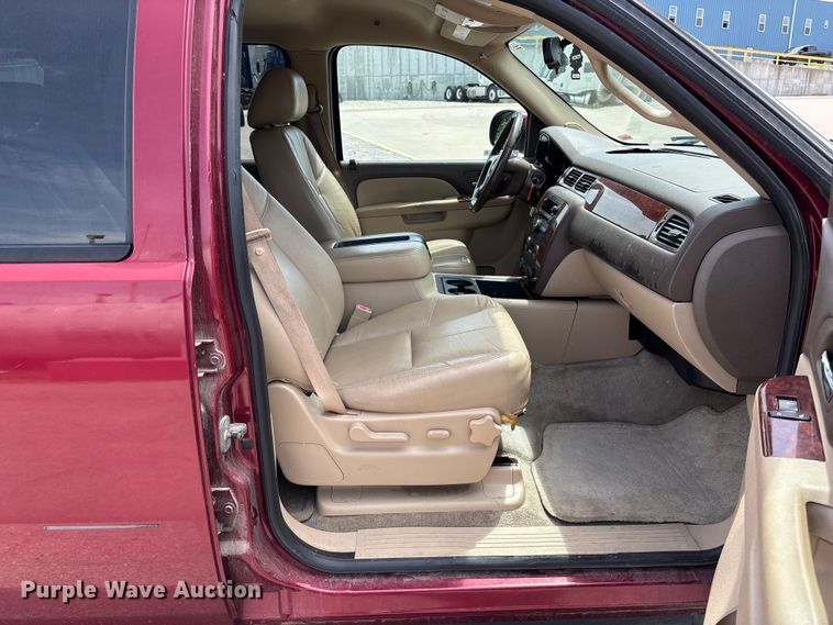image for item FC5838 2010 Chevrolet Suburban SUV