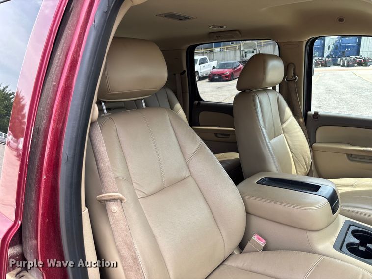 image for item FC5838 2010 Chevrolet Suburban SUV