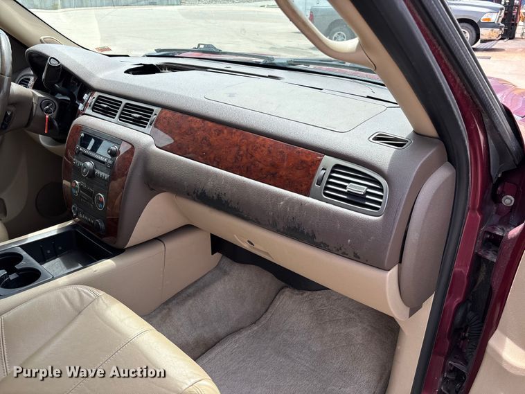 image for item FC5838 2010 Chevrolet Suburban SUV
