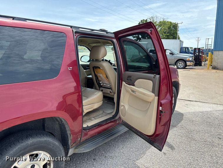 image for item FC5838 2010 Chevrolet Suburban SUV