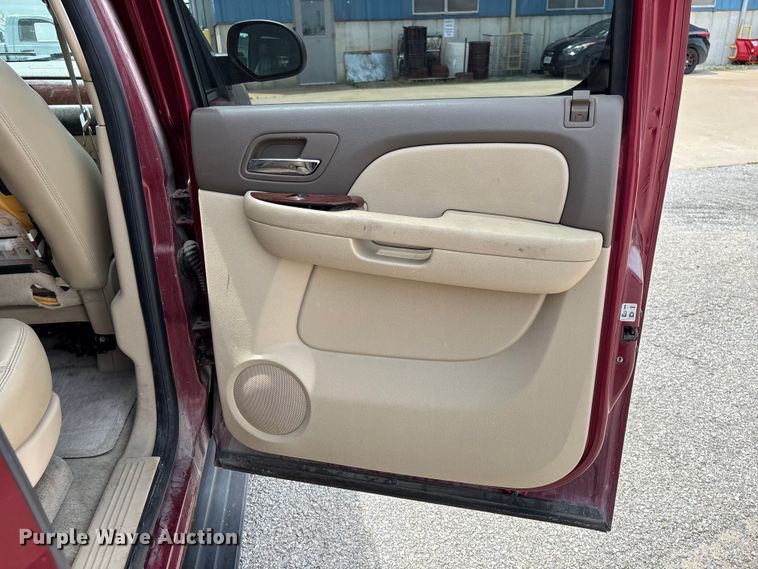 image for item FC5838 2010 Chevrolet Suburban SUV
