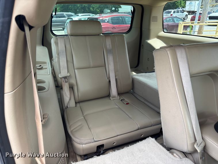 image for item FC5838 2010 Chevrolet Suburban SUV