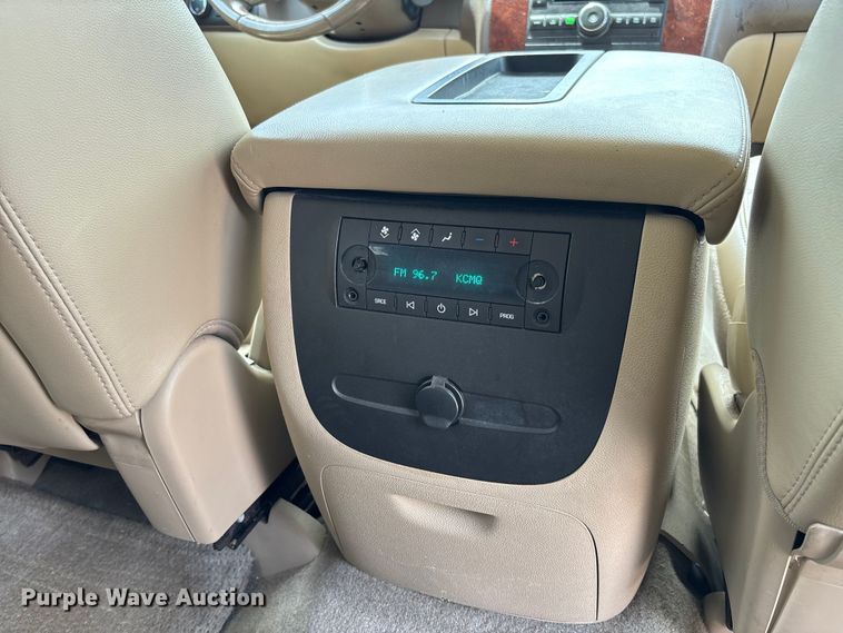 image for item FC5838 2010 Chevrolet Suburban SUV