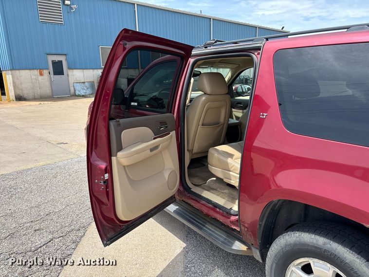 image for item FC5838 2010 Chevrolet Suburban SUV