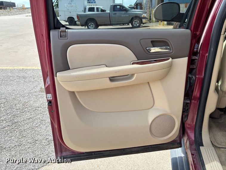 image for item FC5838 2010 Chevrolet Suburban SUV