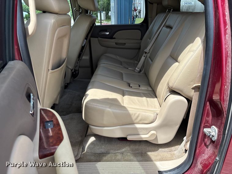image for item FC5838 2010 Chevrolet Suburban SUV