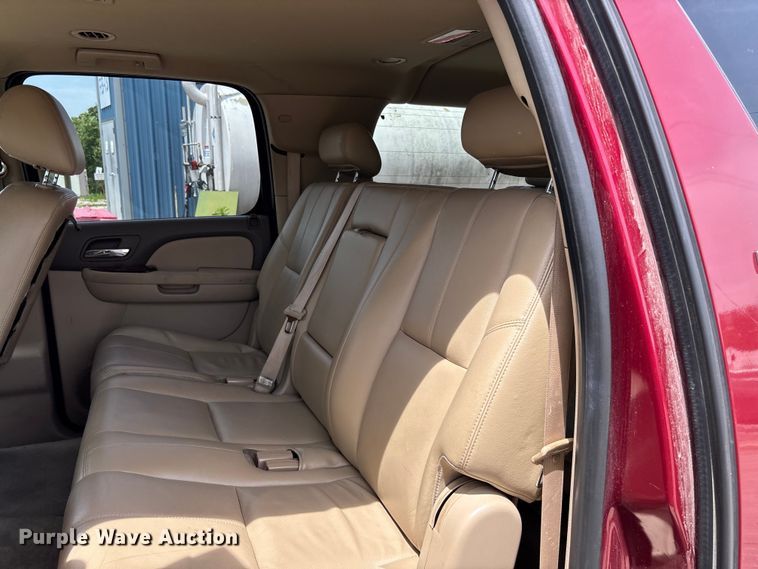 image for item FC5838 2010 Chevrolet Suburban SUV