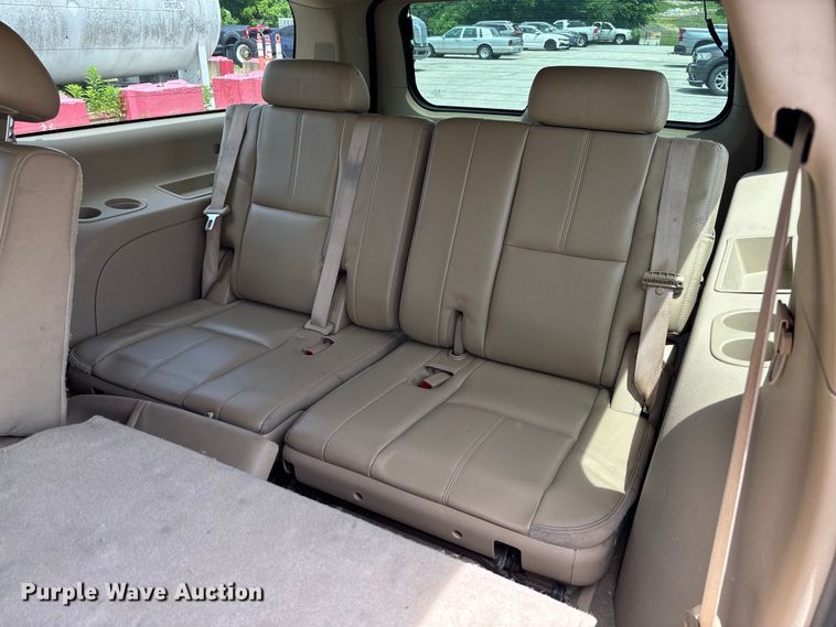 image for item FC5838 2010 Chevrolet Suburban SUV