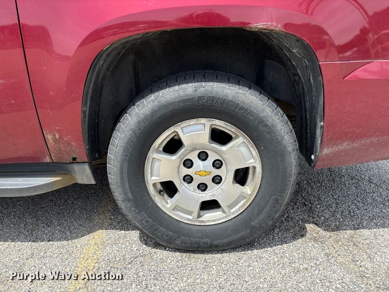 image for item FC5838 2010 Chevrolet Suburban SUV