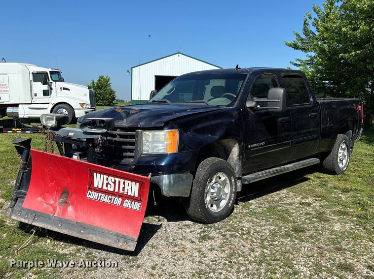 2009 GMC Sierra 2500HD Crew Cab pickup truck